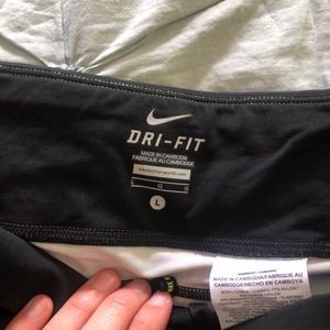 Nike Dri Fit Snakeskin Cropped Leggings